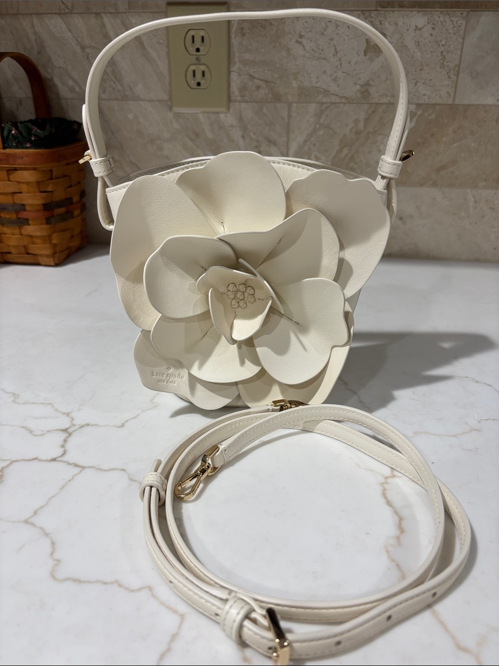 kate spade Flora Bucket Bag in Meringue NWT MSRP $449 - Picture 10 of 10